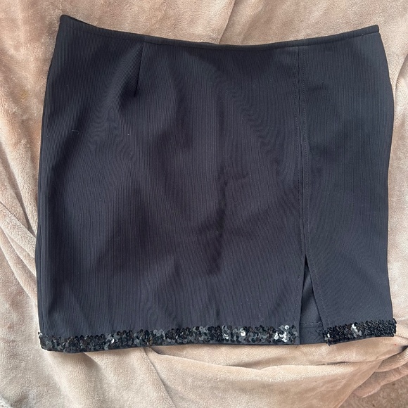 Glitter Hem Black Stretch Mini Skirt - Picture 4 of 12